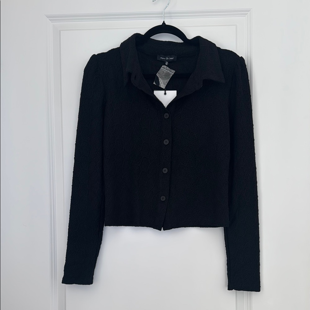 Beautiful Black Button-Up Lace Top Design details